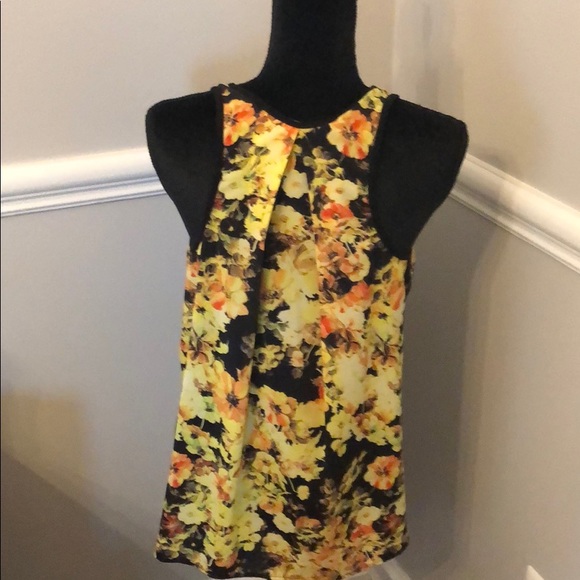 Robbi & Nikki Tank with back print detail - Picture 2 of 3